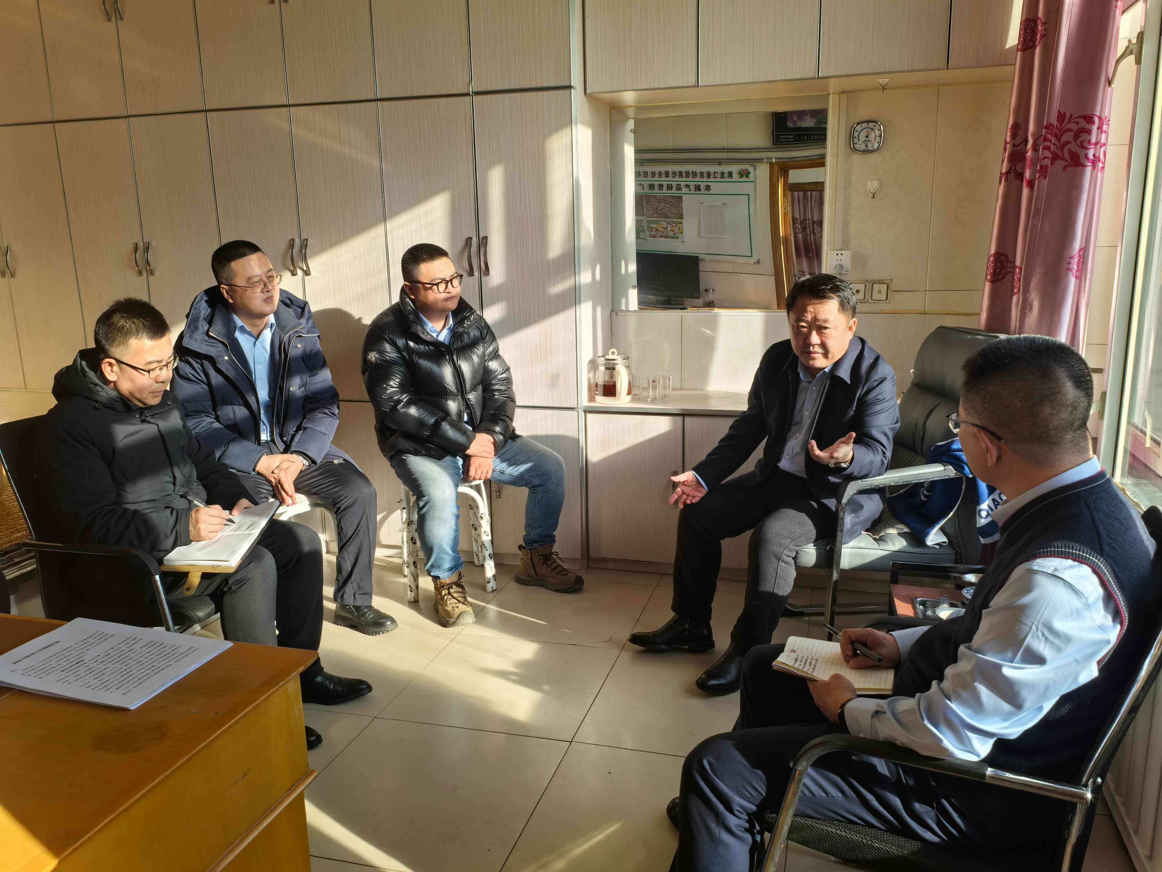 刘长旭到驻村工作队宣讲党的二十届四中全会精神